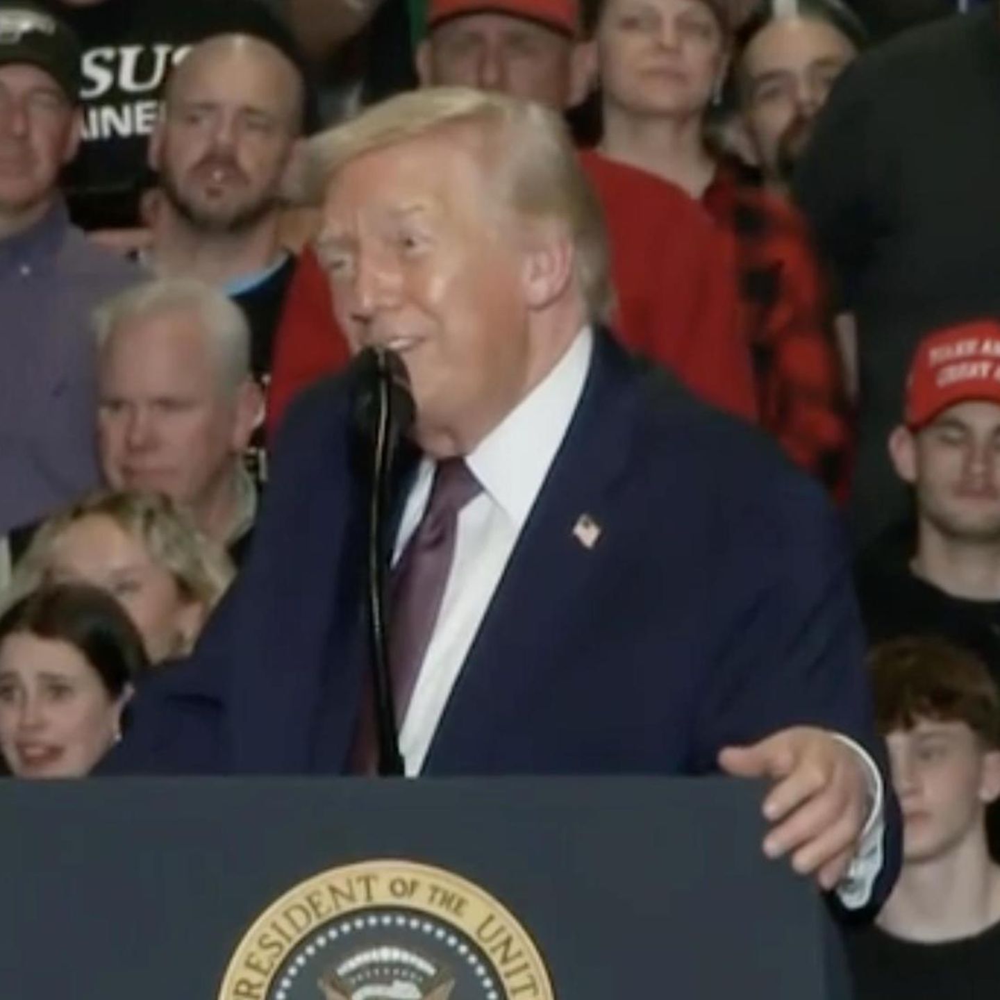 Donald Trump schweift in Rede ab – und verliert sich bei Melanias Dessous