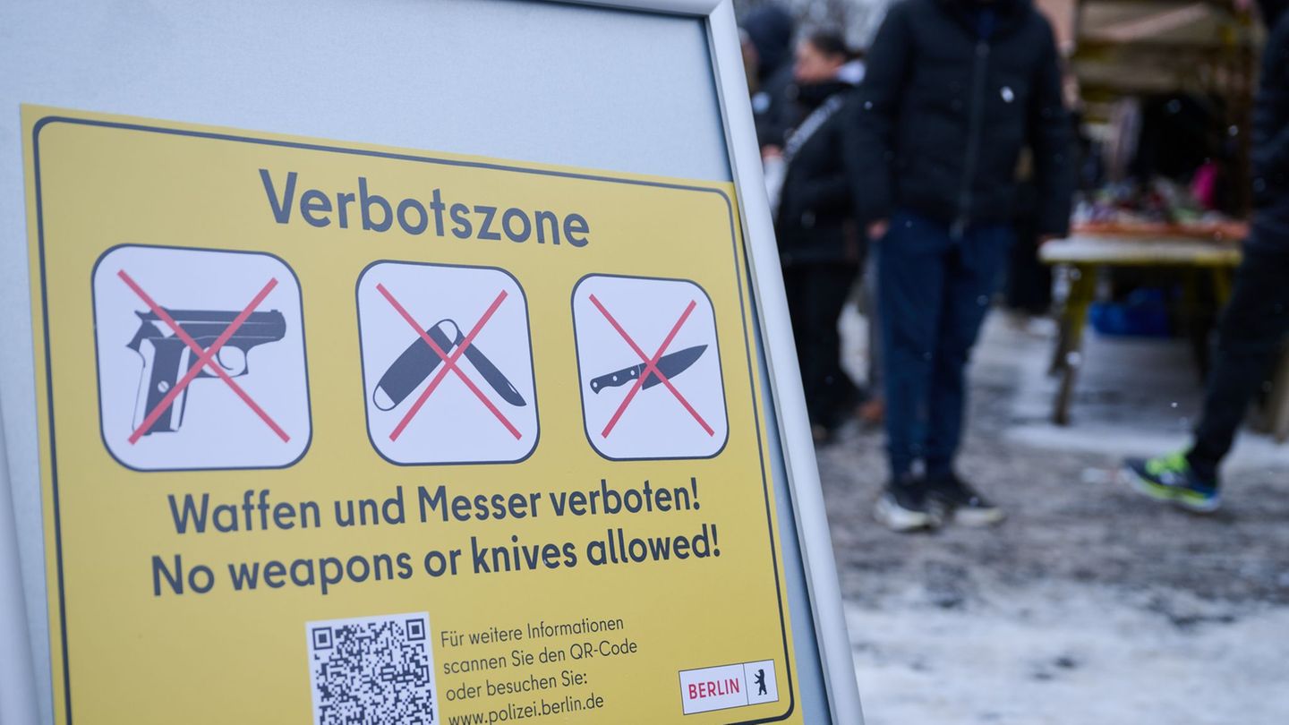 Neben den dauerhaften Verbotszonen für Waffen und Messer kommen an Silvester besondere Bereiche dazu. (Archivbild) Foto: Annette