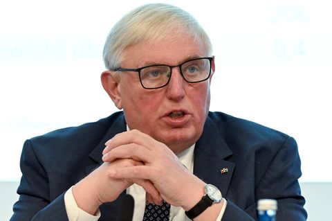 Karl-Josef Laumann (CDU), Gesundheitsminister in Nordrhein-Westfalen, zeigt sich zufrieden mit dem bisherigen juristischen Erfol