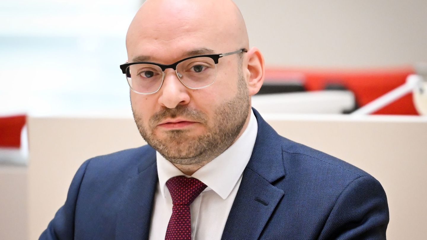 Bei Brandenburgs Innenminister René Wilke wird es 2026 festlich - er heiratet. (Archivbild) Foto: Soeren Stache/dpa