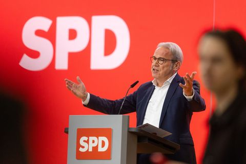 Thüringens SPD-Chef und Innenminister Georg Maier hält eine Reform der Grundrente und eine Erhöhung des Zuschlags für nötig. (Ar