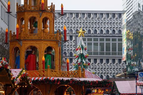 Der Magdeburger Weihnachtsmarkt ist noch bis zum 29. Dezember geöffnet. (Archivbild) Foto: Klaus-Dietmar Gabbert/dpa