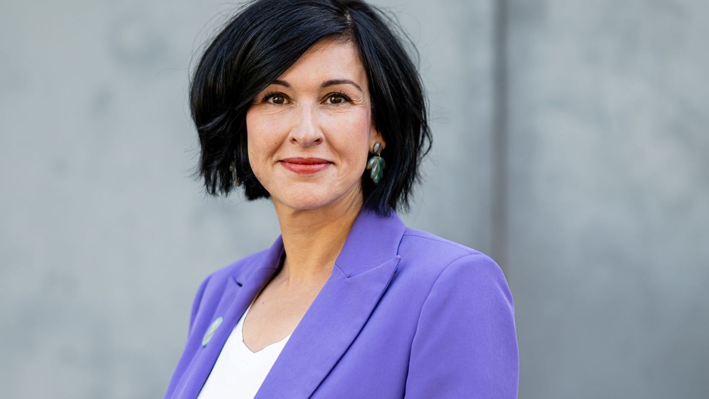 Potsdams-Rathauschefin-OB-Aubel-ist-an-Weihnachten-Team-Kitsch-