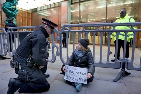 Greta Thunberg wurde in London festgenommen. Foto: Handout/Prisoners For Palestine/PA Media/dpa
