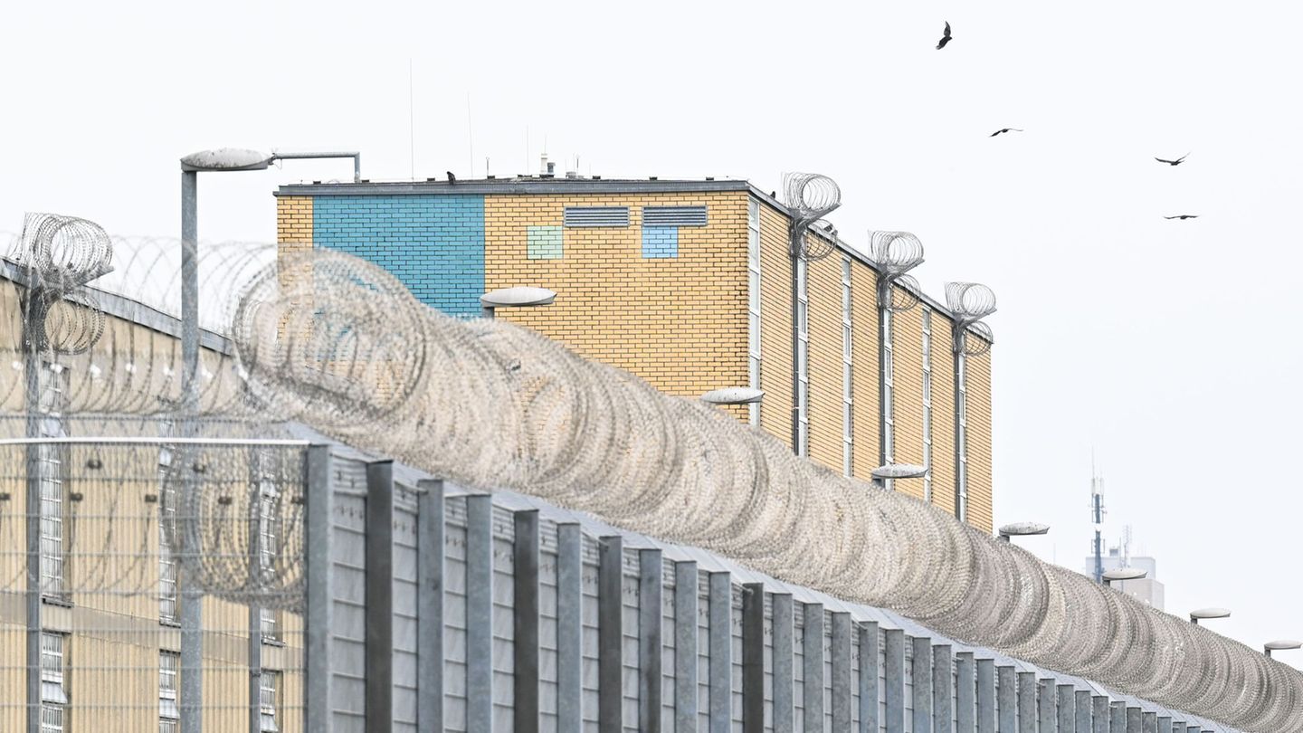 Für Häftlinge und Bedienstete sind die Weihnachtstage im Gefängnis eine besonders harte Zeit. (Archivbild) Foto: Julian Stratens