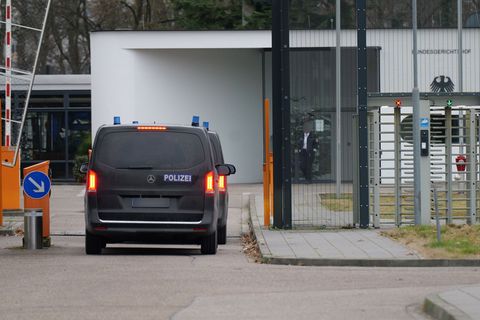 Am Bundesgerichtshof wird dem Verdächtigen der Haftbefehl eröffnet. Foto: Rene Priebe/PR-Video/dpa