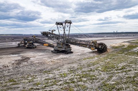 Die Leag plant, für die Erweiterung des Tagebaus Nochten auch ein bisher privates Waldstück abzubaggern. (Archivbild) Foto: Robe