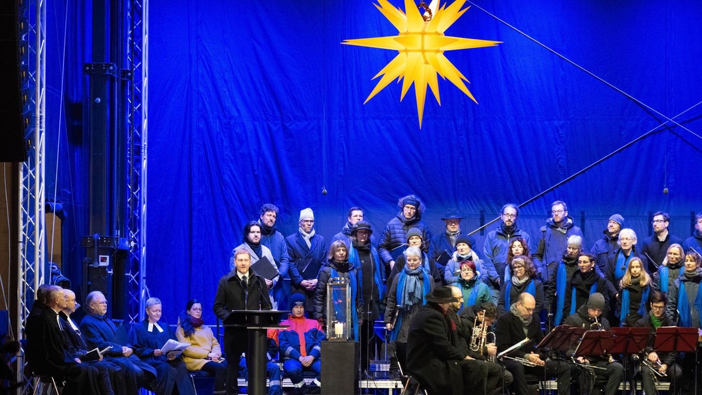 Zusammenrücken, das Verbindende suchen und die Welt "auch einmal aus den Augen und der Perspektive eines anderen sehen", wünscht