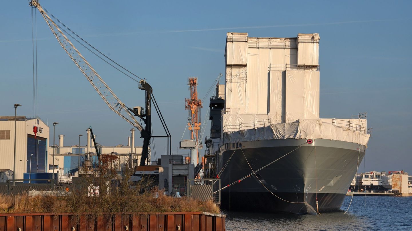 Den Bau von zwei neuen Betriebsstoffversorgern in Rostock hätte die Meyer-Werft-Gruppe nicht annehmen sollen, sagen die Sanierer