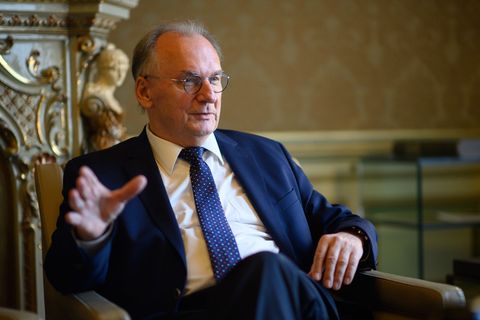 "Der Staat kann nicht allein Werte generieren, das muss aus der Gesellschaft kommen", sagt Sachsen-Anhalts Ministerpräsident Rei