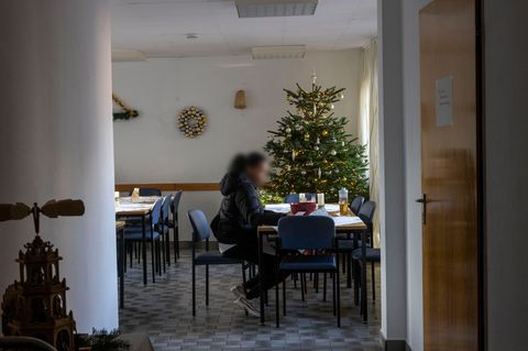 Saskia war als Alleinerziehende irgendwann "mit der Kraft am Ende", flog aus ihrer Wohnung. Nun hofft sie auf einen Neuanfang. F