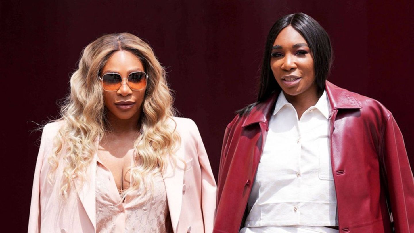 Serena (li.) und Venus Williams bei einem Event im Juni 2024.