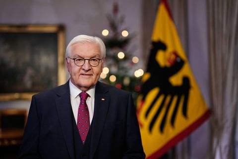 "Wir brauchen Mut, um immer wieder neu anzufangen", sagte Bundespräsident Frank-Walter Steinmeier in seiner vorab veröffentlicht