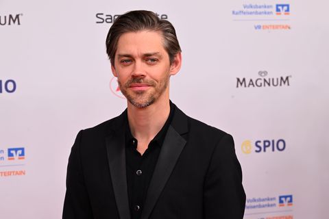 Wieder ist Tom Payne im Part des Rob Cole zu sehen. (Archivfoto) Foto: Felix Hörhager/dpa