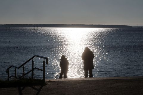 Der erste Weihnachtsfeiertag zeigt sich im Norden mit Sonnenschein. Foto: Bernd Wüstneck/dpa