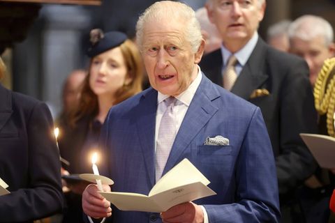 König Charles in der Westminster Abbey Anfang Dezember