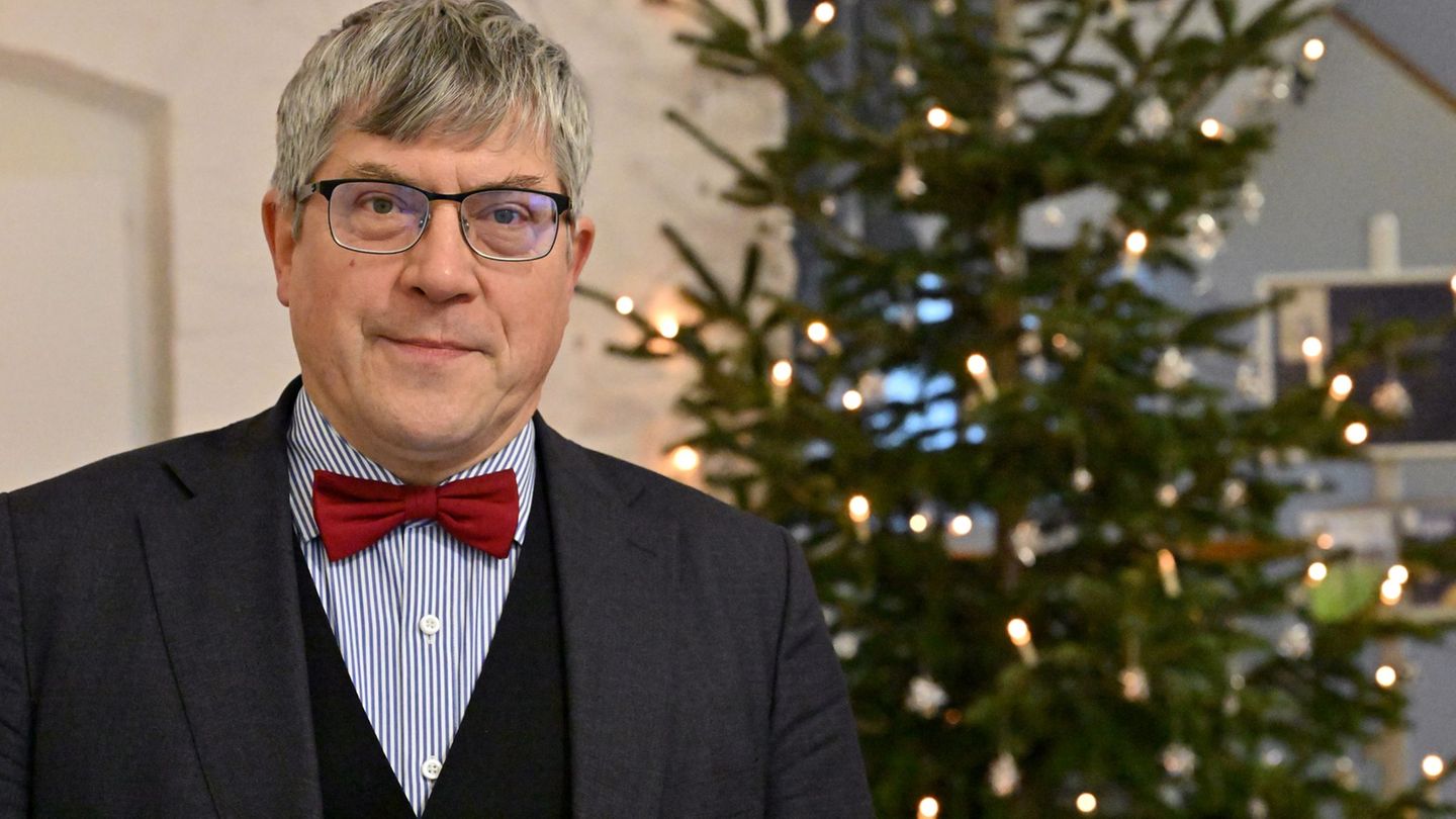 Der evangelische Landesbischof Friedrich Kramer appellierte, sich für den Frieden einzusetzen. (Archivbild) Foto: Martin Schutt/