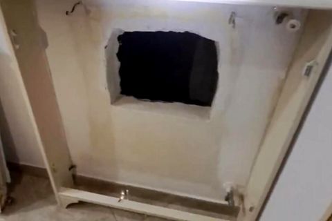 Polizei schnappt Mafiaboss – Video zeigt Versteck hinter einer Heizung