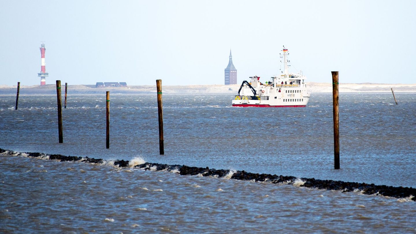 Wegen des Ostwindes und niedriger Wasserstände fallen Inselfähren teils aus oder fahren zu anderen Zeiten. (Archivbild) Foto: Ha
