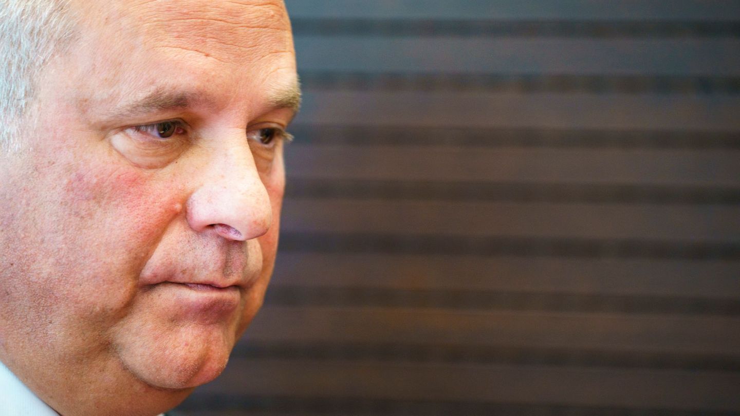 Hessens Innenminister hat den Polizeibeamten und auch allen anderen Einsatzkräften für ihren Einsatz an den Feiertagen gedankt -