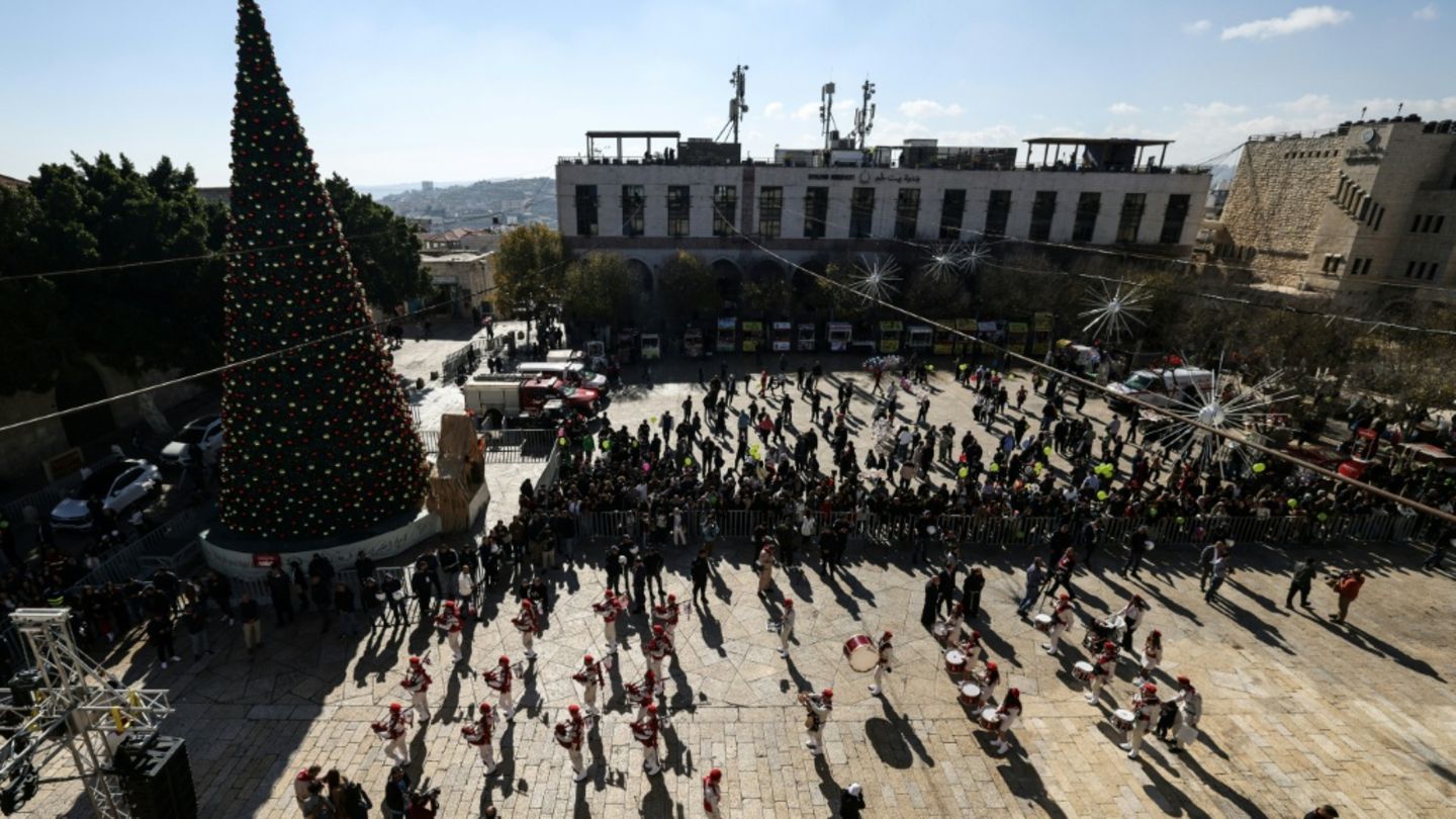 Der Weihnachtsbaum auf dem Manger-Platz von Bethlehem