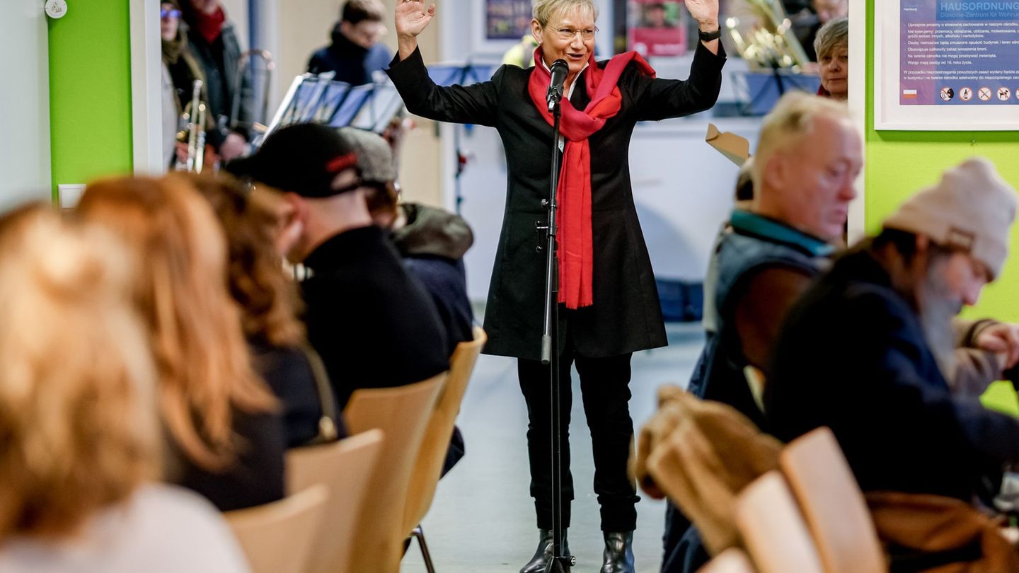 Die Bischöfin und EKD-Ratsvorsitzende kam schon zum 15. Mal an Heiligabend mit Obdachlosen zum Gottesdienst zusammen. Foto: Mark