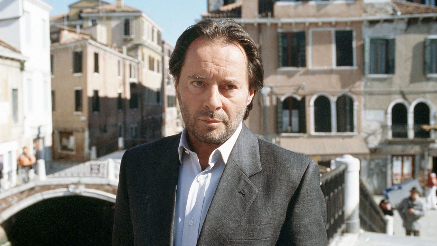 Uwe Kockisch vor Venedig-Kulisse