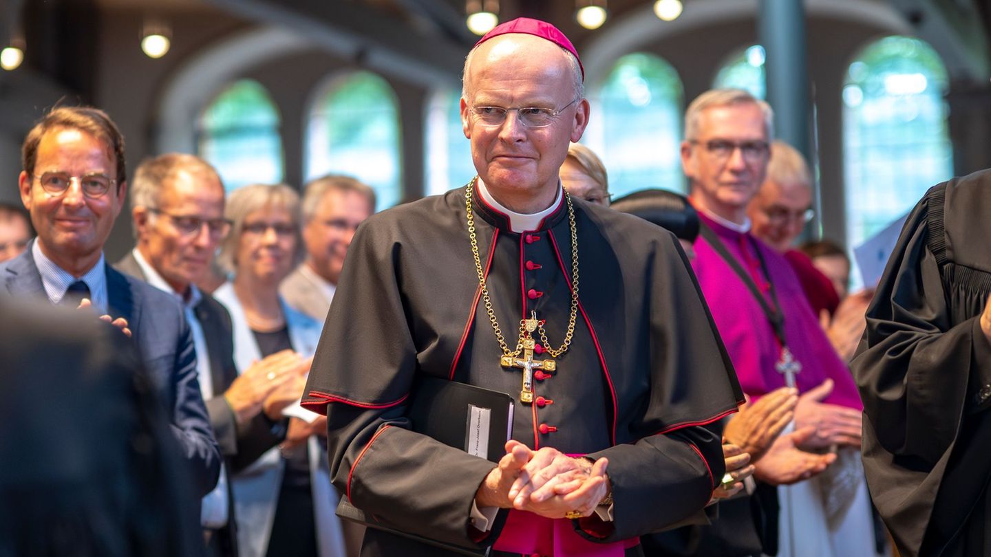 Der Essener Bischof Franz-Josef Overbeck plädiert für einen moderaten Anstieg des Renteneintrittsalters. (Archivbild) Foto: Davi