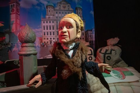 Auch das berühmte Marionettentheater Augsburger Puppenkiste hat Jakob Fugger als Darsteller am Faden im Repertoire. (Archivbild)