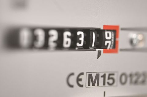 Zum Jahreswechsel werden Strom und Gas für Hunderttausende Südwest-Haushalte günstiger. (Symbolbild) Foto: Bernd Weißbrod/dpa
