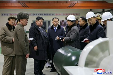 Kim Jong Un bei der Besichtigung der U-Boot-Fabrik