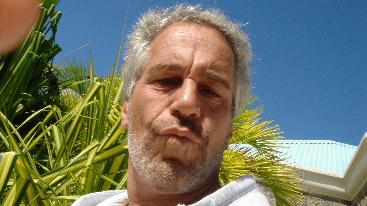 Jeffrey Epstein auf einem Foto, das zusammen mit anderen Ermittlungsdokumenten durch das US-Justizministerium am 19. Dezember 2025 veröffentlicht wurde