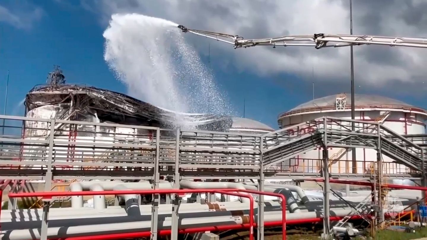 In der Region Krasnodar hat ein ukrainischer Drohnenangriff erneut ein Lager mit Erdölprodukten getroffen. (Archivbild) Foto: Un