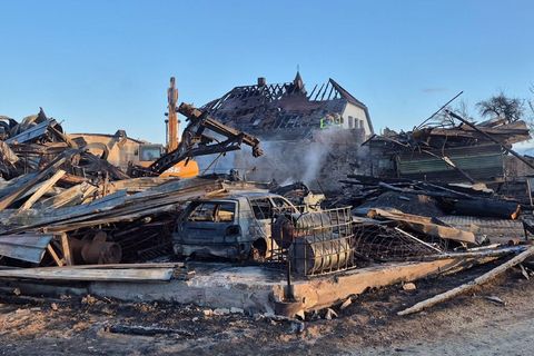 Mehrere Hofgebäude standen in Flammen, der Schaden ist immens. Foto: Stefan Wintermeier/zema-medien.de/dpa