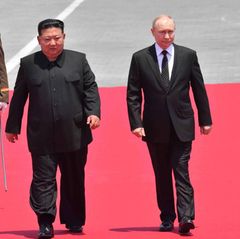 Wladimir Putin und Kim Jong-un in Pjöngjang im März 2025