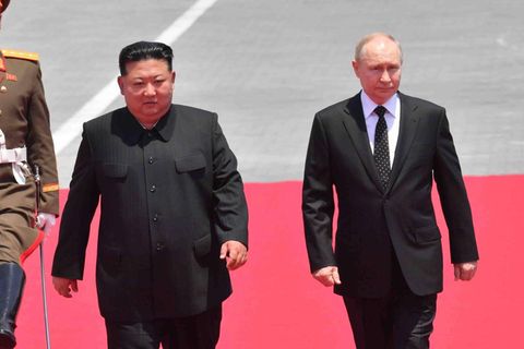 Wladimir Putin und Kim Jong-un in Pjöngjang im März 2025