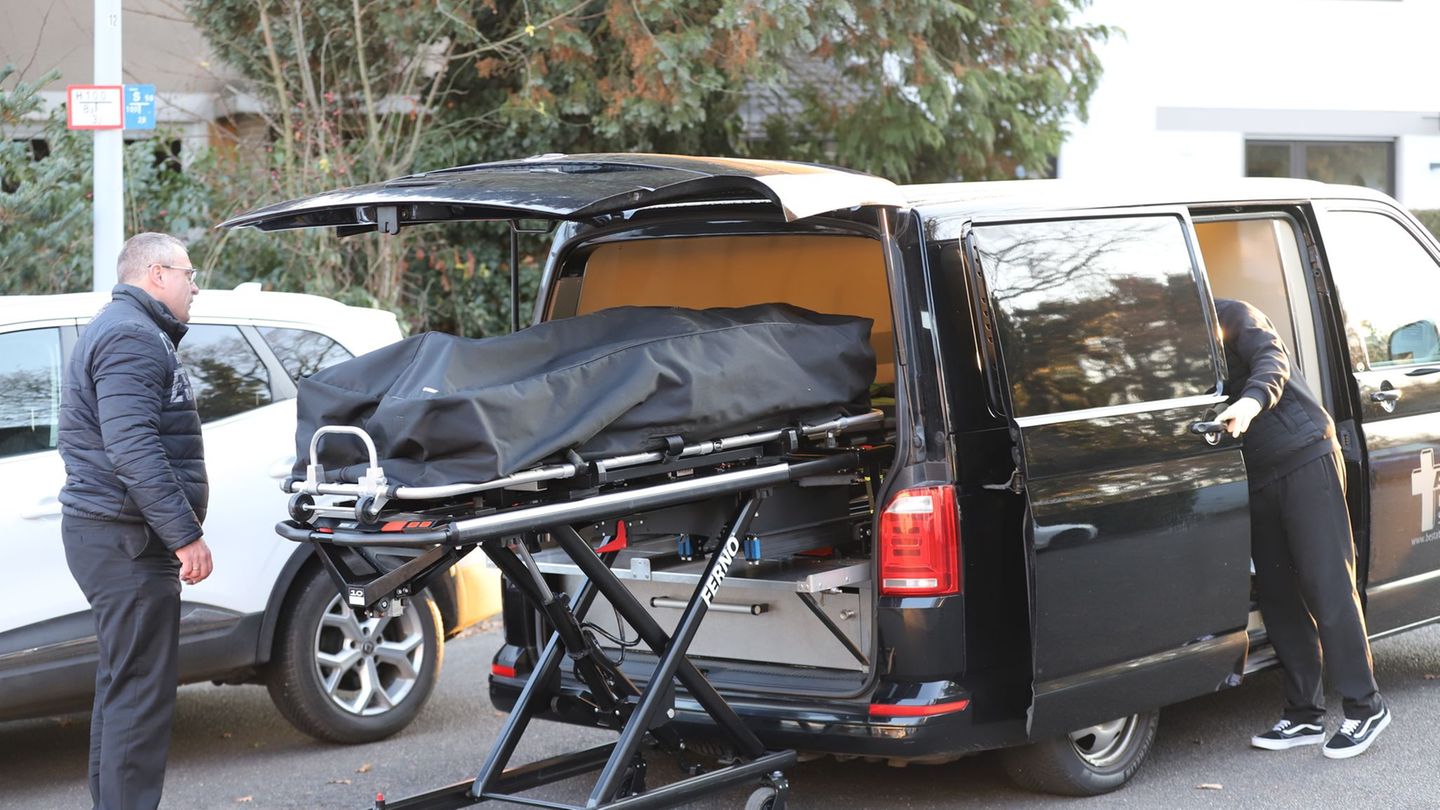 Notruf-Pflegerin-f-llt-in-Teich-und-ertrinkt