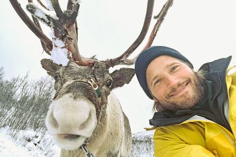 Schauspieler Sebastian Ströbel nimmt sein Publikum in der ZDF-Dokumentation "Meine Arktis" mit ans eisige Ende der Welt. (Handou
