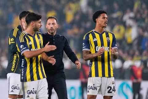 Auch Fenerbahçe-Trainer Domenico Tedesco verfolgt das Geschehen um seinen Club-Präsidenten. (Archivbild) Foto: Khalil Hamra/AP/d