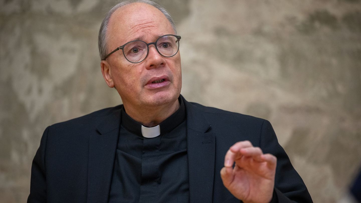Trierer Bischof Stephan Ackermann. (Archivbild) Foto: Harald Tittel/dpa