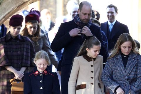 Prinzessin Eugenie (l.), Prinzessin Beatrice (2. v.l.) neben Prinz William und mit Lena Tindall, Prinzessin Charlotte, Mia Tin
