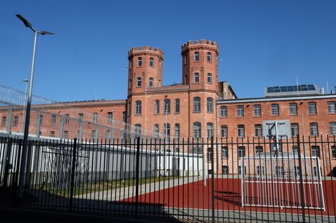 Ein 27 Jahre alter Gefangener ist am Donnerstagmorgen tot in seiner Zelle in der JVA Bützow gefunden worden. (Symbolbild) Foto: