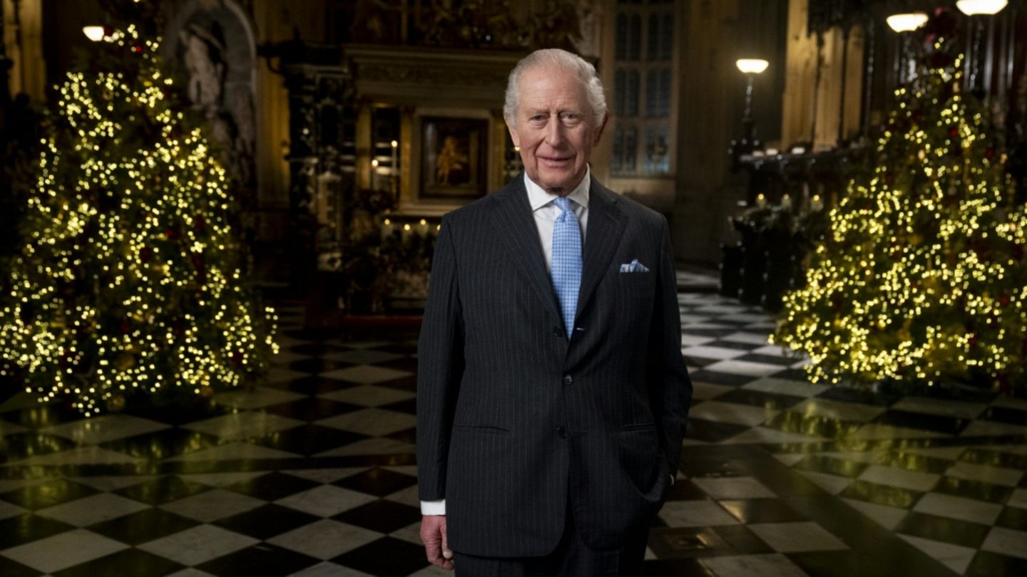 Charles III. bei seiner Weihnachtsbotschaft