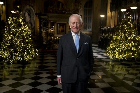 Charles III. bei seiner Weihnachtsbotschaft