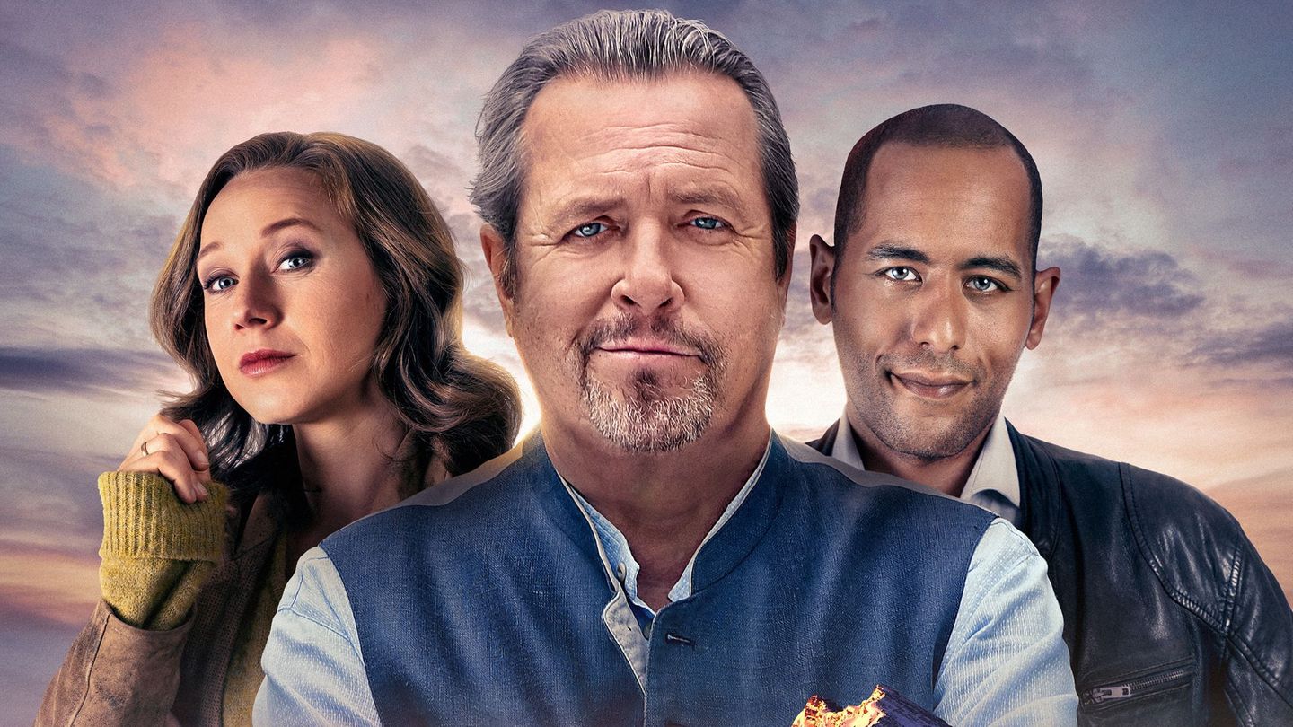 Sophia Strasser (Katharina Leonore Geobel, von links), Benedikt Beissl (Andreas Giebel) und Jerry Paulsen (Peter Marton) ermitteln dieses Mal in Spielfilmlänge, in "Watzmann ermittelt – Die Tränen der Madonna".