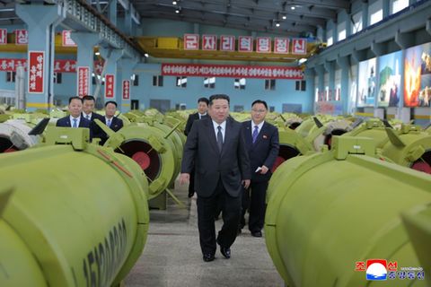 Kim Jong Un besucht Waffenfabrik
