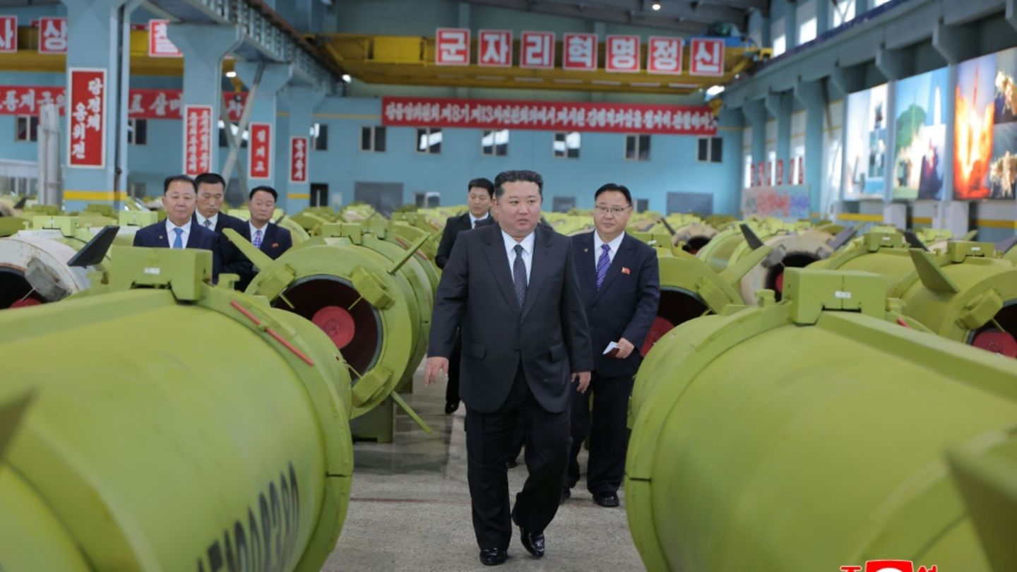 Kim Jong Un besucht Waffenfabrik