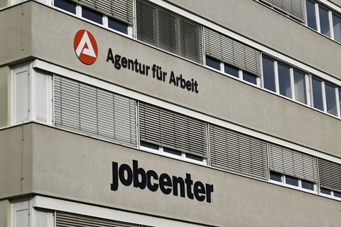Trotz Hochschulabschlusses sind Tausende Menschen in Thüringen arbeitslos. (Symbolbild) Foto: Martin Schutt/dpa