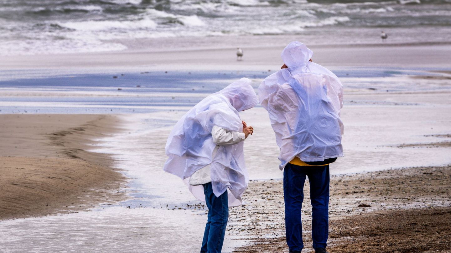 Windig und glatt: Autofahrer aufgepasst: Glätte und Wind am Wochenende