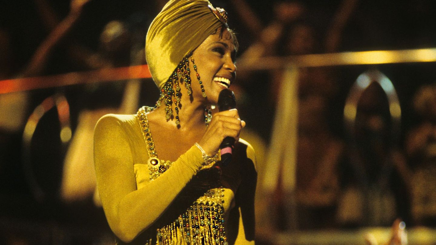 "Pop Around the Clock": Von Pink Floyd bis Whitney Houston: So klangvoll feiert 3sat den Jahreswechsel